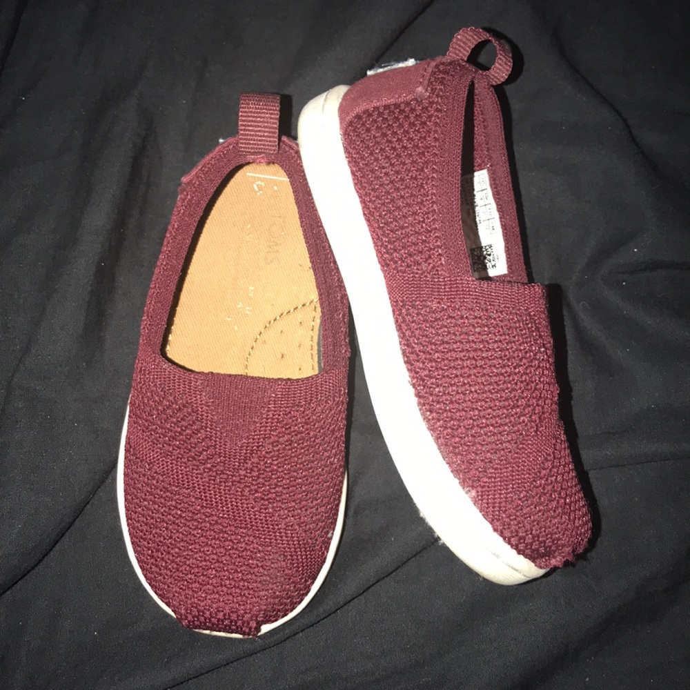TODDLER BURGUNDY TOMS LIKE NEW!!